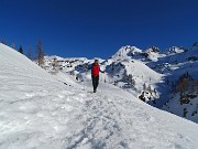 60 Scendendo al Fregabolgia sullo sfondo del Madonnino